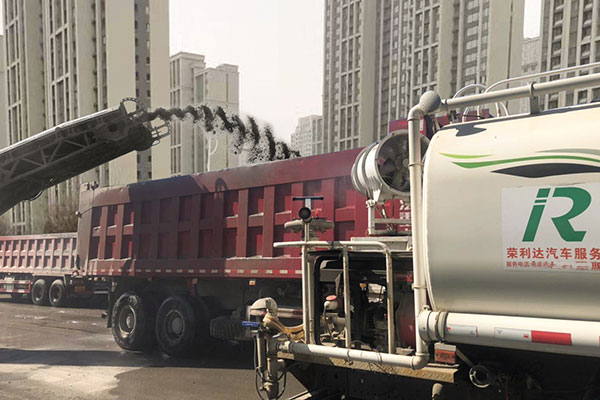 挖掘機(jī)租賃要考慮期限、費(fèi)用等事項(xiàng)