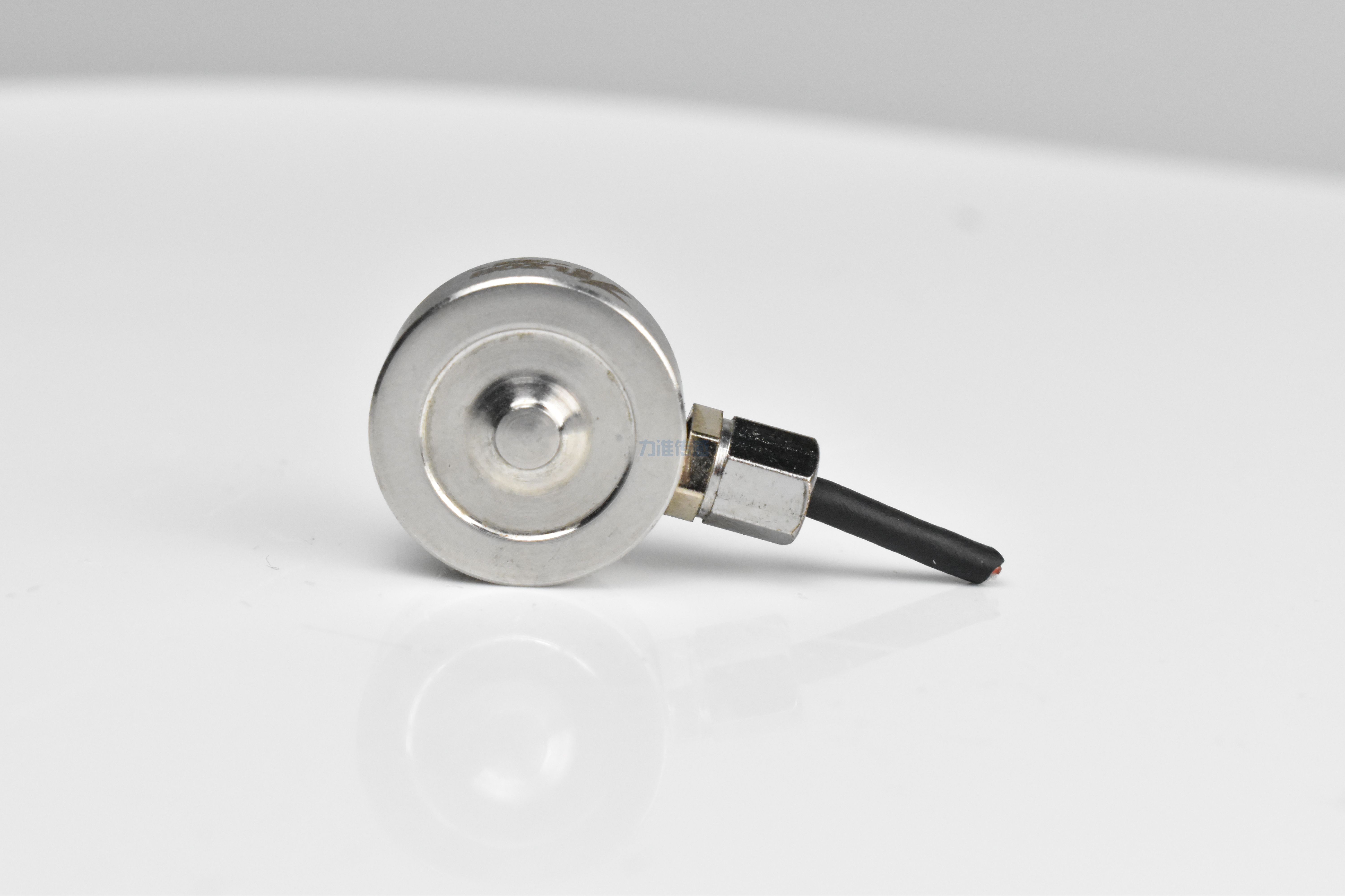 應變片式測力傳感器彈性體的結(jié)構(gòu)形狀和相關尺寸(圖1) DSC_0394.JPG