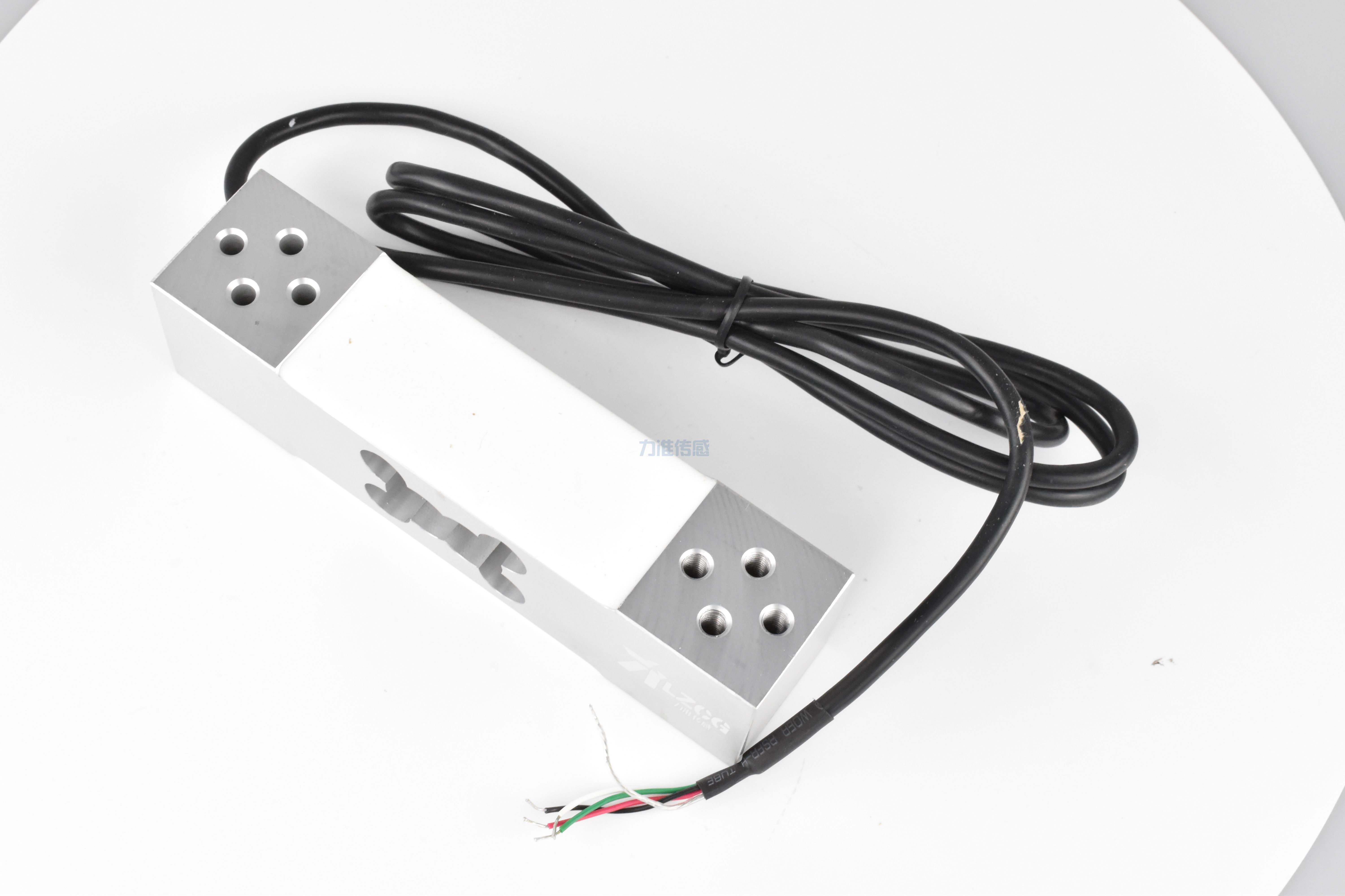 料槽內(nèi)飼料重量可通過秤斗作用于稱重傳感器(圖1) DSC_0660.JPG