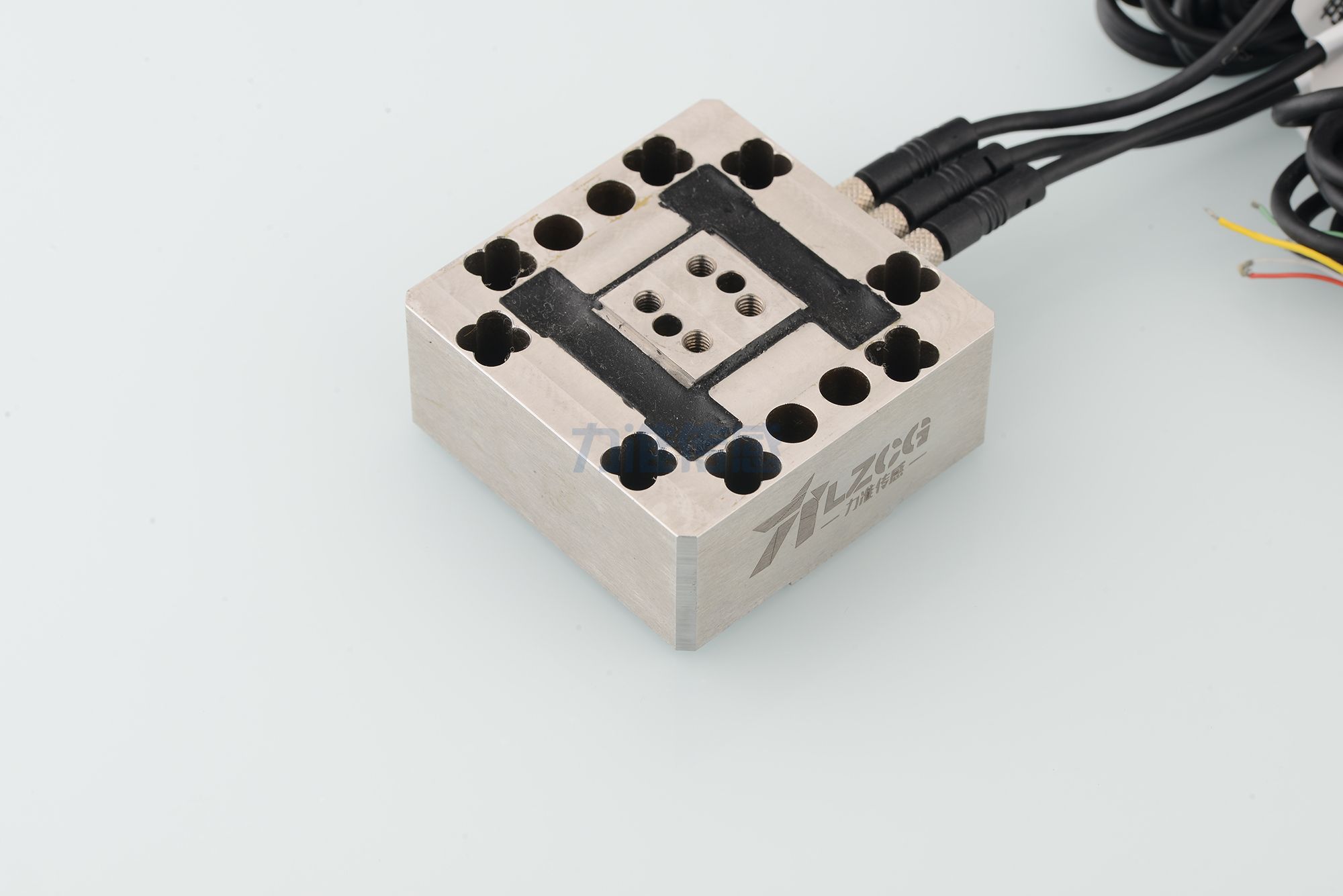 如何設(shè)置電子拉力試驗機(jī)中力傳感器的參數(shù)?(圖1) DSC_7262.JPG